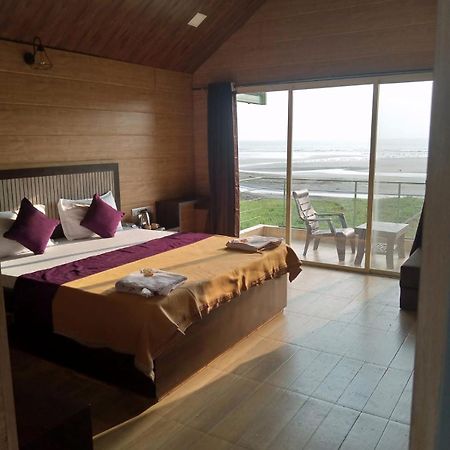 Whistling Waves Beach Resort Ānjarle Kültér fotó